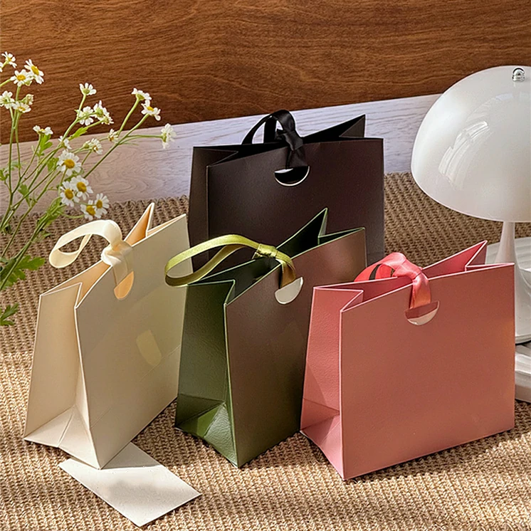 Custom Luxury Paper Gift Bags with Ribbon Handle Kraft Cardboard Jewelry Storage Packaging