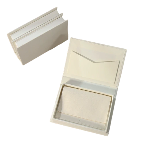 Elegant book shaped flip open custom rigid boxes come in navy blue, olive green, off white and soft pink finishes. The inner lid is fitted with an integrated envelope shaped pocket to hold greeting cards, notes or thank you letters, while the main cavity can store pearl necklaces, bracelets and fine jewellery. Premium thick hard paper construction keeps the box stiff and distortion free, and hot stamping gold foil floral logos, personalised branding and custom sized modifications are supported. It works perfectly for high end jewellery storage, wedding day invitation packing, souvenir gifts and wholesale custom made orders.